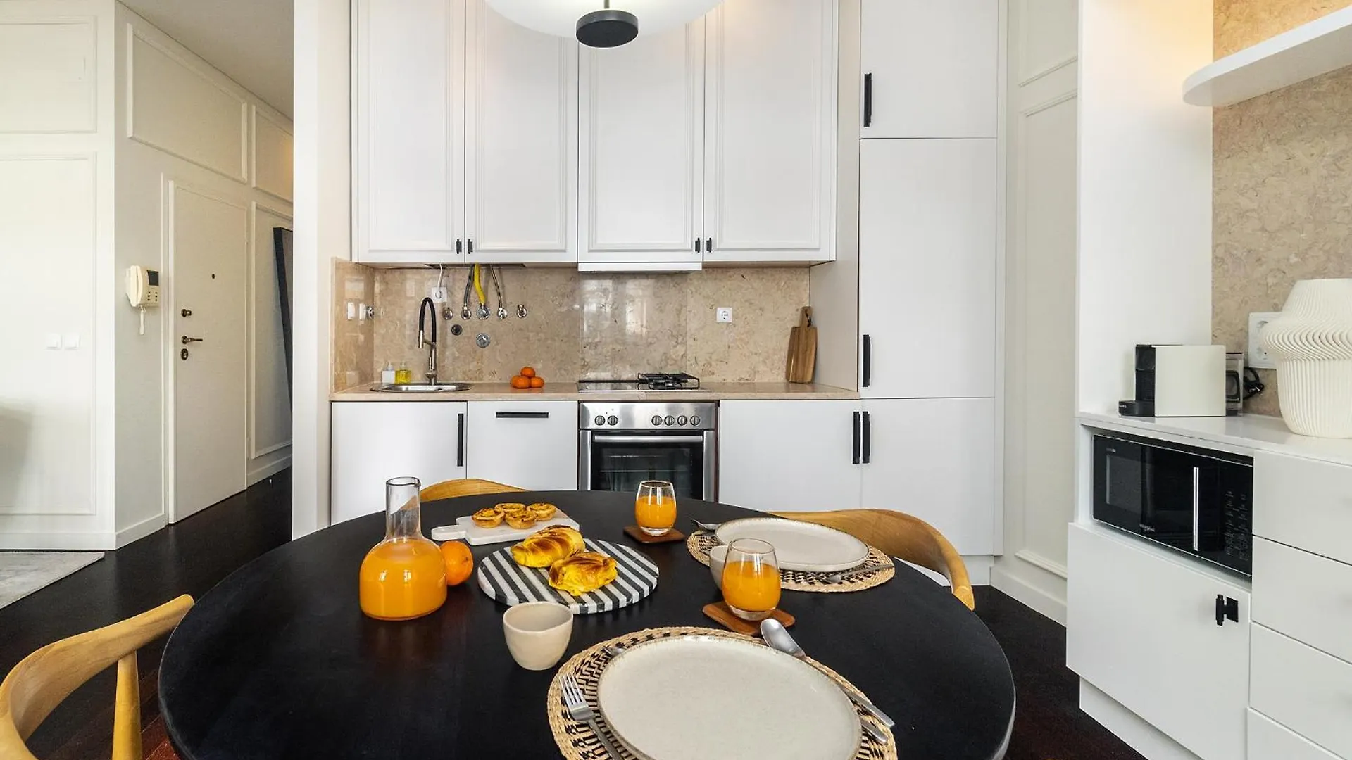 Whome Modern Retreat In Vibrant Bairro Alto Lisboa