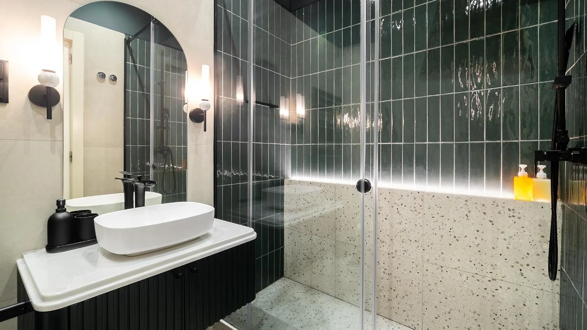 Whome Modern Retreat In Vibrant Bairro Alto Lisbon 0*,