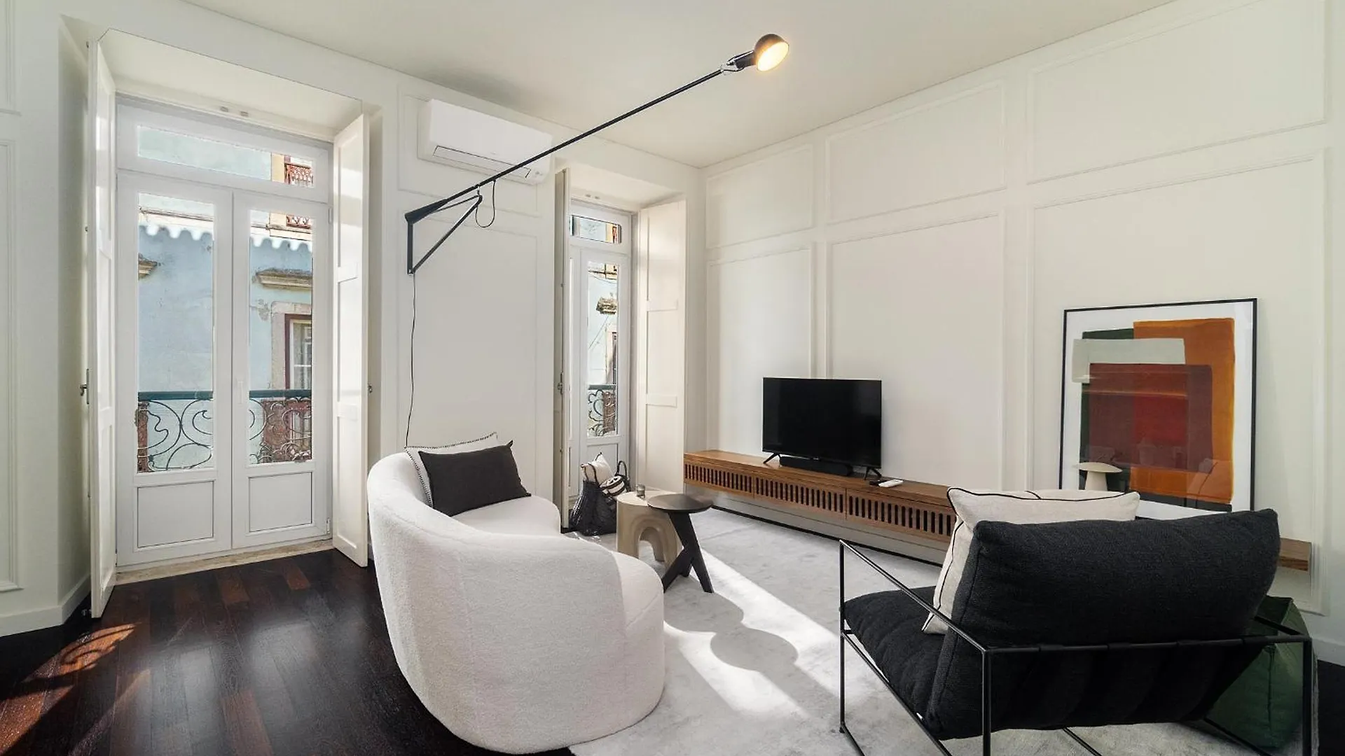 Whome Modern Retreat In Vibrant Bairro Alto Lisbon